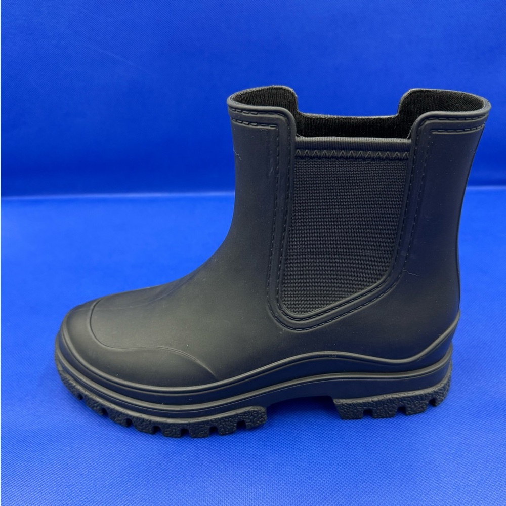 NWOB! Women Rain Boots - Picture 3 of 9